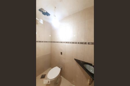 Casa de condomínio à venda com 448m², 6 quartos e 2 vagas Casa de condomínio à venda com 448m², 6 quartos e 2 vagasBanheiro de Serviço