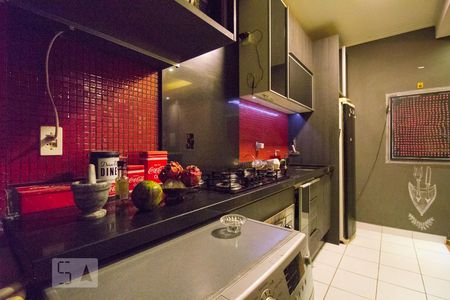 Cozinha de apartamento à venda com 2 quartos, 49m² em Mário Quintana, Porto Alegre