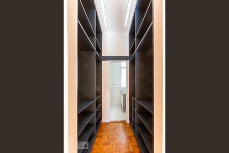 Closet Suite de apartamento à venda com 1 quarto, 90m² em Vila Nova Conceição, São Paulo