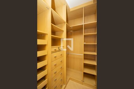 Closet do quarto de casa para alugar com 3 quartos, 250m² em Itaberaba, São Paulo