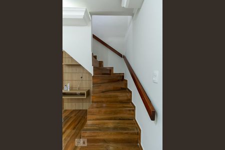 Escada de casa para alugar com 2 quartos, 116m² em Paulicéia, São Bernardo do Campo