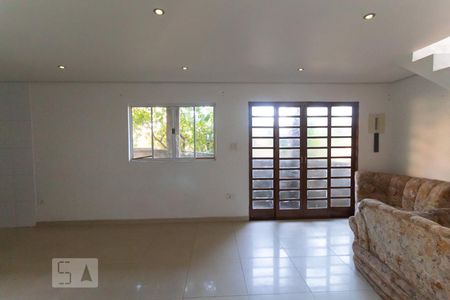 Detalhe Sala de casa à venda com 3 quartos, 200m² em Jardim Verônia, São Paulo