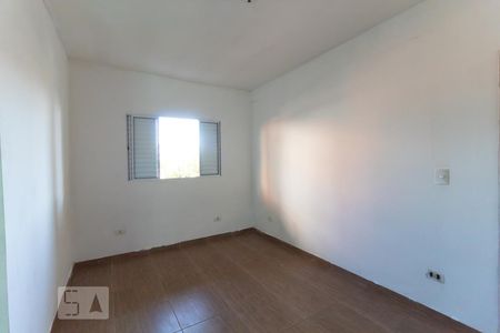 Suíte de casa à venda com 3 quartos, 200m² em Jardim Verônia, São Paulo