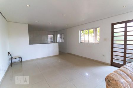 Sala de casa à venda com 3 quartos, 200m² em Jardim Verônia, São Paulo
