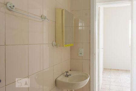 Banheiro de apartamento à venda com 2 quartos, 44m² em Planalto, Belo Horizonte