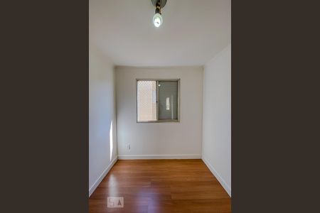 Quarto de kitnet/studio para alugar com 2 quartos, 48m² em Jardim Guadalajara, Sorocaba