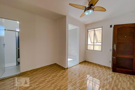 Sala de kitnet/studio para alugar com 2 quartos, 48m² em Jardim Guadalajara, Sorocaba