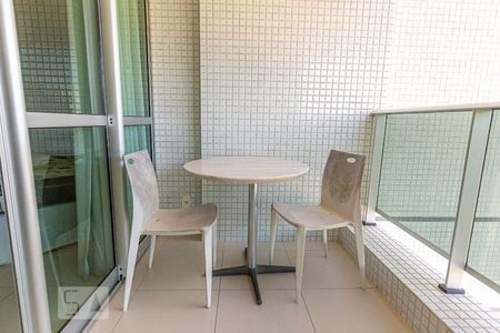 Varanda de kitnet/studio para alugar com 1 quarto, 45m² em Caminho das Árvores, Salvador