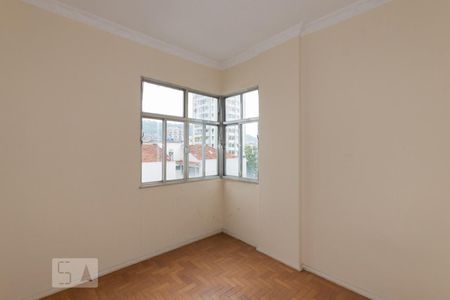 Quarto 1 de apartamento para alugar com 2 quartos, 55m² em Grajaú, Rio de Janeiro