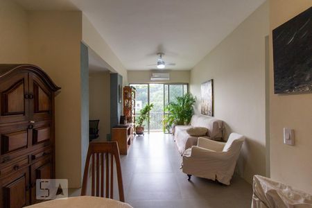 Sala de apartamento à venda com 2 quartos, 70m² em Cosme Velho, Rio de Janeiro