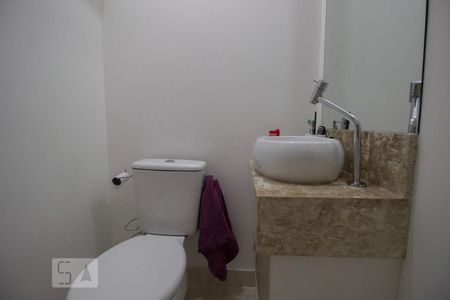 Banheiro de casa à venda com 3 quartos, 140m² em Pestana, Osasco