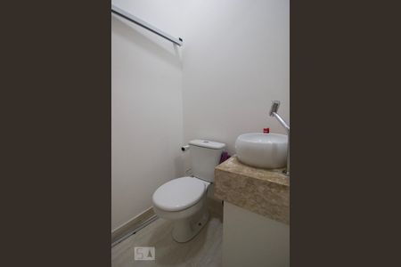 Banheiro de casa à venda com 3 quartos, 140m² em Pestana, Osasco