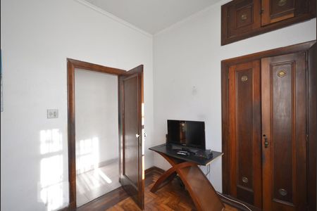Sala de TV de casa para alugar com 4 quartos, 250m² em Vila Monumento, São Paulo