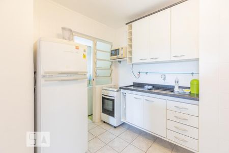 Cozinha de apartamento para alugar com 1 quarto, 50m² em Santo Antônio, Porto Alegre