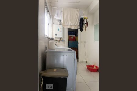 Apartamento à venda com 185m², 3 quartos e 3 vagas Apartamento à venda com 185m², 3 quartos e 3 vagasÁrea de Serviço