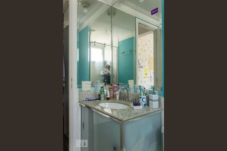 Apartamento à venda com 185m², 3 quartos e 3 vagas Apartamento à venda com 185m², 3 quartos e 3 vagasBanheiro Suíte 3