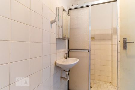 Banheiro de kitnet/studio para alugar com 1 quarto, 36m² em Centro, Campinas