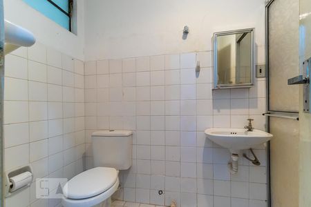 Banheiro de kitnet/studio para alugar com 1 quarto, 36m² em Centro, Campinas