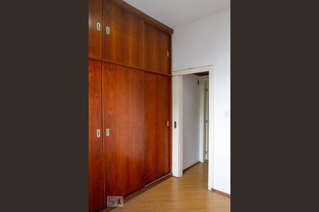 Quarto 1 de apartamento à venda com 2 quartos, 52m² em Ipanema, Rio de Janeiro