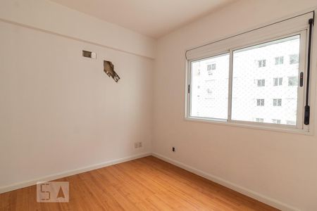 Suíte 1 de apartamento à venda com 2 quartos, 68m² em Vila Ipiranga, Porto Alegre