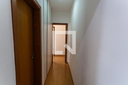 Corredor de apartamento para alugar com 2 quartos, 62m² em Serra, Belo Horizonte