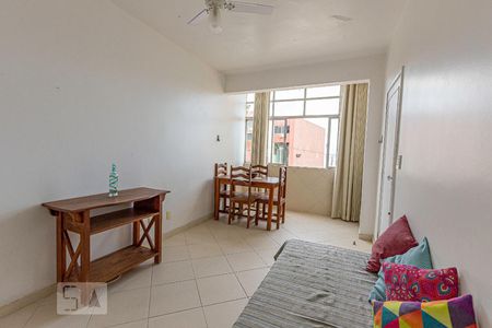 Sala de apartamento para alugar com 2 quartos, 75m² em Barra, Salvador