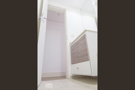 Banheiro de kitnet/studio para alugar com 1 quarto, 35m² em Vila Gomes Cardim, São Paulo