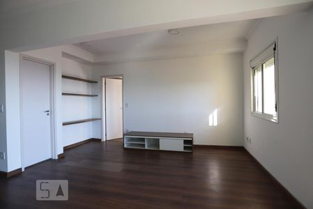 Sala de apartamento para alugar com 1 quarto, 68m² em Jardim Tupanci, Barueri