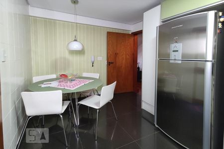 Apartamento à venda com 217m², 2 quartos e 2 vagas Apartamento à venda com 217m², 2 quartos e 2 vagasCozinha