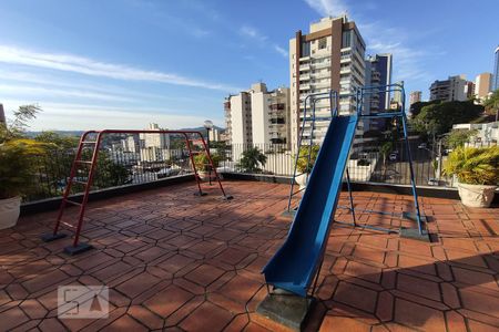 Apartamento à venda com 217m², 2 quartos e 2 vagas Apartamento à venda com 217m², 2 quartos e 2 vagasÁrea Comum - Playground