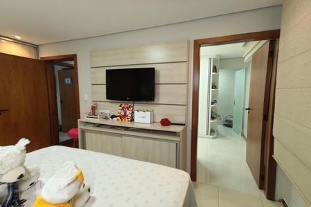 Apartamento à venda com 217m², 2 quartos e 2 vagas Apartamento à venda com 217m², 2 quartos e 2 vagasQuarto 2 suíte