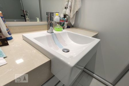 Apartamento à venda com 217m², 2 quartos e 2 vagas Apartamento à venda com 217m², 2 quartos e 2 vagasBanheiro Quarto 2 suíte