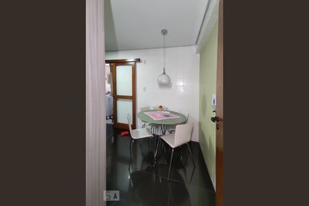 Apartamento à venda com 217m², 2 quartos e 2 vagas Apartamento à venda com 217m², 2 quartos e 2 vagasCozinha
