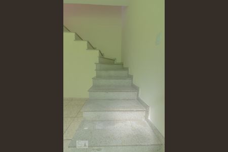 Escada de casa para alugar com 3 quartos, 120m² em Vila Germinal, São Paulo