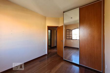 Quarto 2 de casa à venda com 3 quartos, 150m² em Santa Tereza, Belo Horizonte