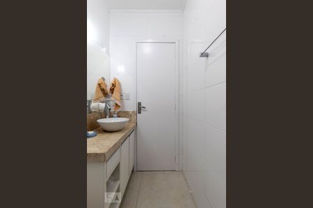 Banheiro de apartamento à venda com 3 quartos, 109m² em Santana, Porto Alegre