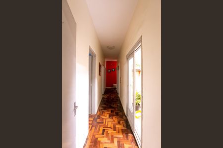 Corredor de casa à venda com 4 quartos, 180m² em Cristal, Porto Alegre