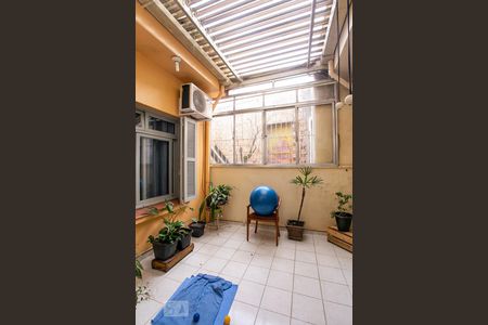 Varanda de casa à venda com 4 quartos, 180m² em Cristal, Porto Alegre