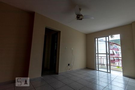 Sala de apartamento para alugar com 2 quartos, 60m² em Jardim Sulacap, Rio de Janeiro