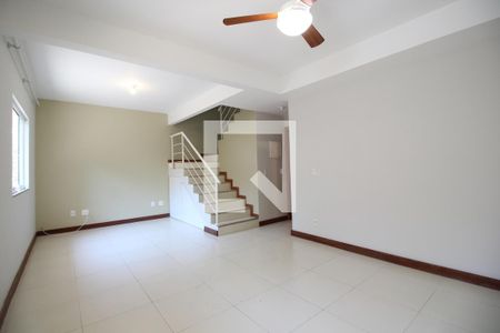 Sala de casa de condomínio à venda com 3 quartos, 87m² em Anil, Rio de Janeiro