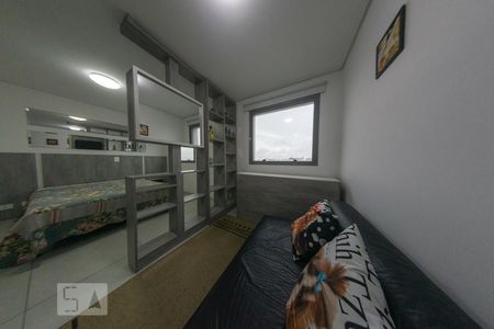 Sala de kitnet/studio para alugar com 1 quarto, 30m² em Centro, Curitiba