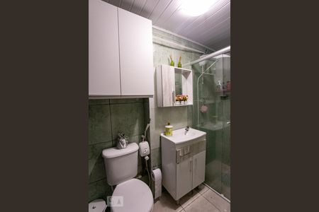 Banheiro de apartamento à venda com 2 quartos, 52m² em Cavalhada, Porto Alegre