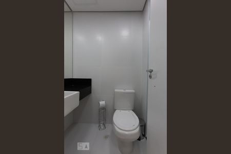 Banheiro de kitnet/studio à venda com 1 quarto, 24m² em Indianópolis, São Paulo