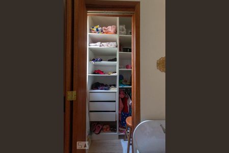 Closet do Quarto 1 de apartamento para alugar com 3 quartos, 110m² em Nonoai, Porto Alegre