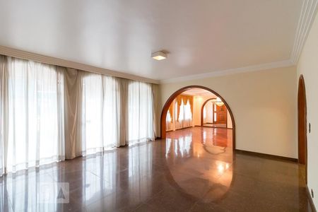 Sala 2 de casa para alugar com 6 quartos, 1500m² em Vila Rosália, Guarulhos