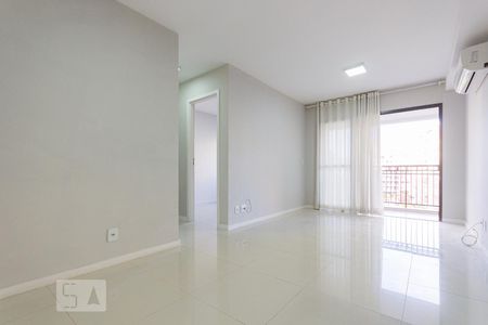 Sala de apartamento para alugar com 2 quartos, 65m² em Taquara, Rio de Janeiro