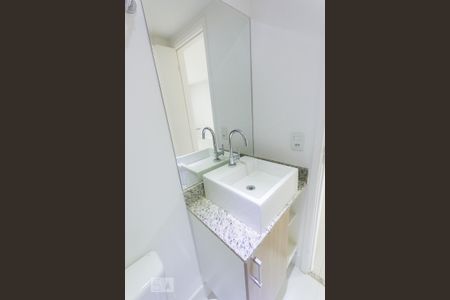 Lavabo de apartamento para alugar com 2 quartos, 65m² em Taquara, Rio de Janeiro