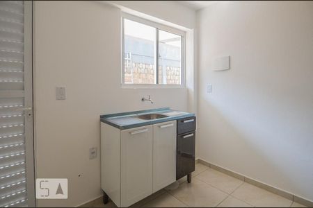 Banheiro de kitnet/studio para alugar com 1 quarto, 25m² em Santa Tereza, Porto Alegre