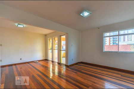 Sala de apartamento para alugar com 3 quartos, 130m² em Armação, Salvador