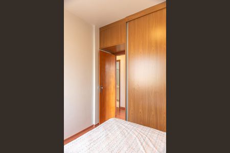 Quarto 1 de apartamento para alugar com 3 quartos, 70m² em Vila Paris, Belo Horizonte